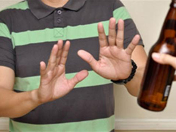 Không rượu chè cờ bạc gái gú, nam thanh niên bị cả nhà bạn gái chê 'như đàn bà'