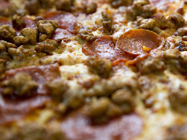Người đàn ông mua pizza với 10.000 Bitcoin trở lại sàn tiền ảo