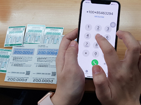 Nhà mạng ồ ạt khuyến mại nạp thẻ khủng trước giờ 'giới nghiêm'
