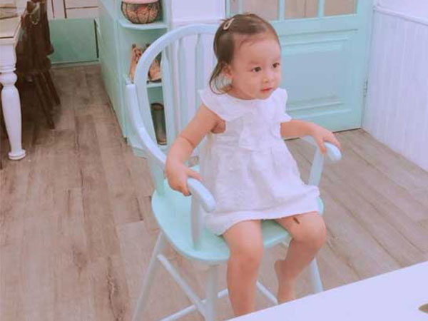 Sau thời gian dài giấu kín, Lưu Hương Giang lần đầu khoe ảnh cận mặt con gái thứ 2