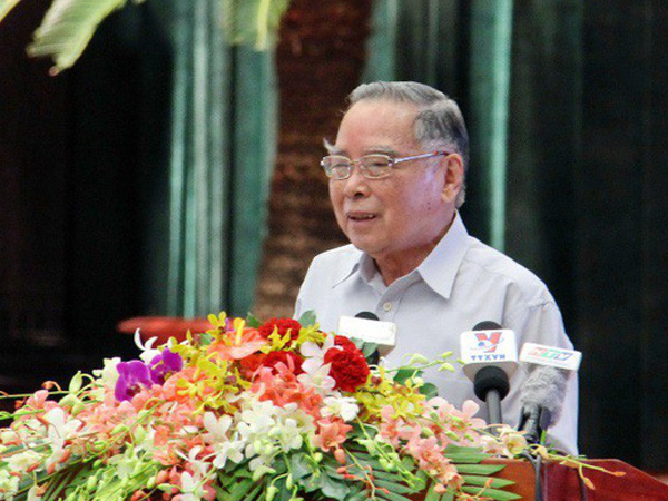 Sức khỏe của nguyên Thủ tướng Phan Văn Khải có khá hơn nhưng vẫn đang phải thở máy