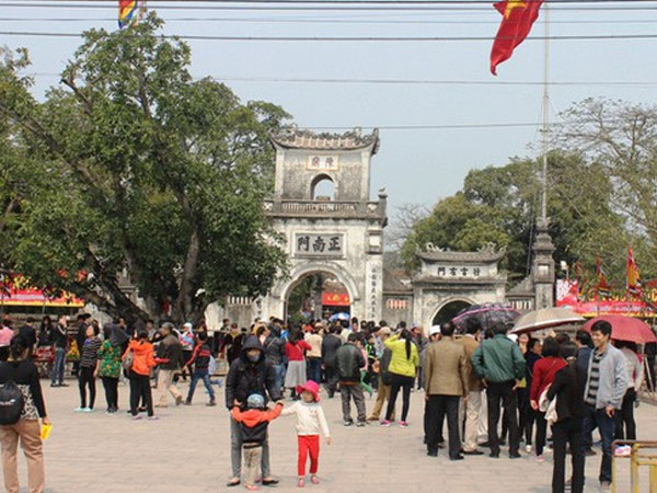 Thêm giám đốc điện lực đi lễ đền Trần giờ hành chính