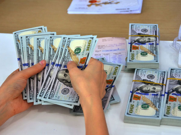Cảnh báo chiêu chuyển 'tiền đen' ra nước ngoài