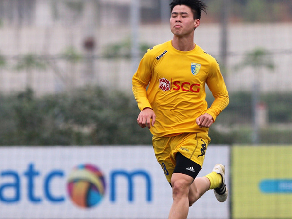 Cầu thủ U23 Việt Nam xin được 'xuống mặt đất'