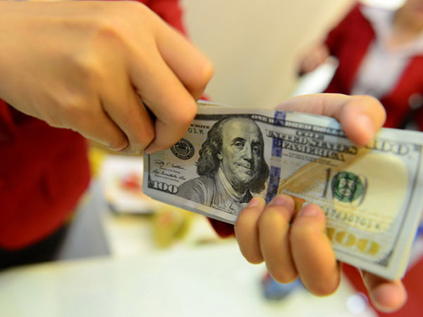 Giá USD nơi tăng chỗ giảm, giá vàng 9999 về bằng SJC