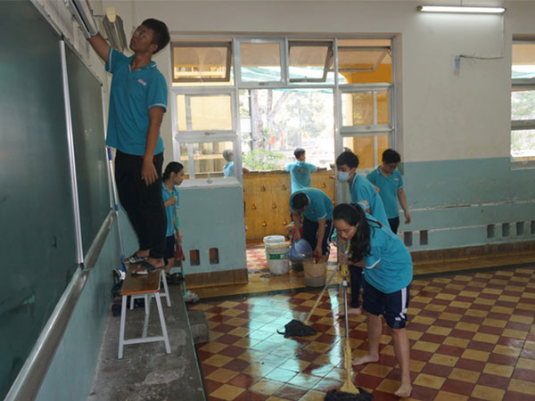 Học lớp 12, con gái tôi không biết nấu mì gói