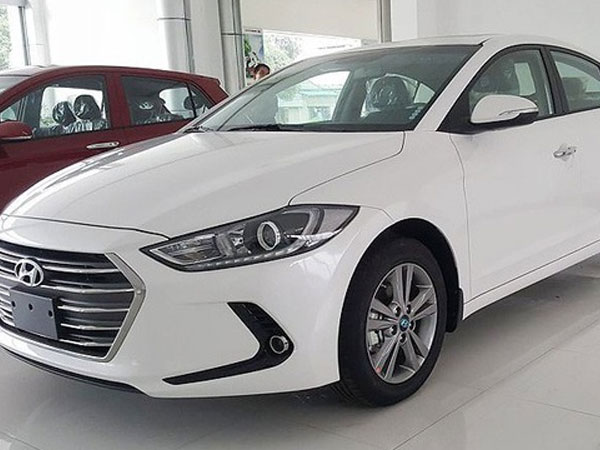 Hyundai Elantra 2018 thêm trang bị, bản Sport giảm giá mạnh sau cơn sốt trước Tết