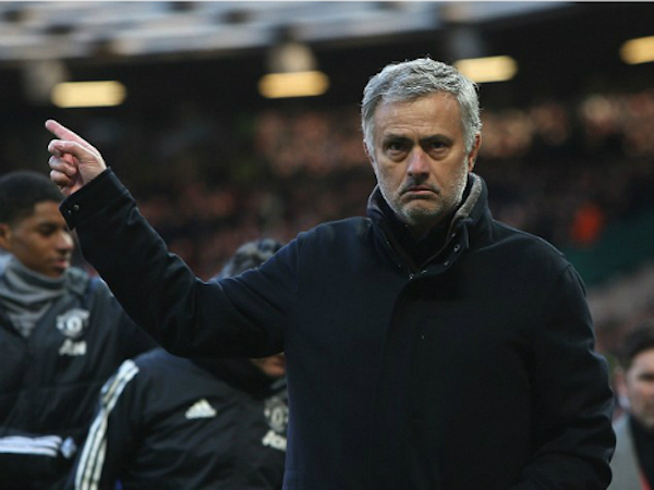 Mourinho đau đầu vì không khí buồn tẻ ở Old Trafford