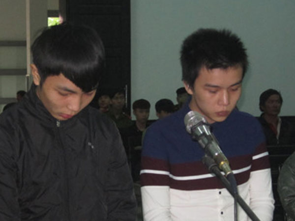 Thanh niên đâm chết người vì bạn gái cũ ôm 'trai lạ' ngủ