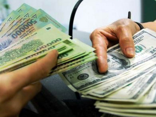 Tỷ giá USD/VND miệt mài 'leo dốc'