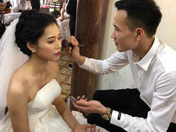 Chú rể dành 6 tháng học make-up để tự tay trang điểm cho vợ khi chụp hình cưới