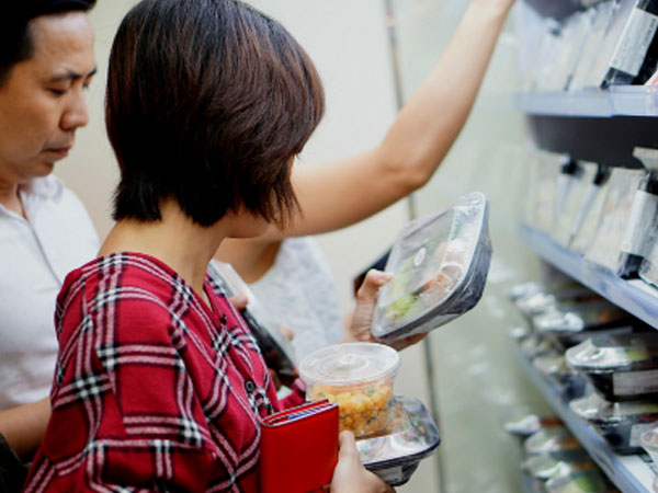 Cuộc đua bán bún bò, nước mía… vào tủ lạnh gia đình Việt