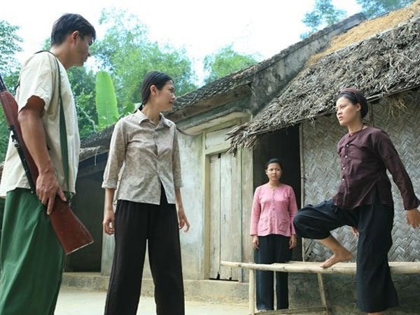 Lùm xùm phim 'Thương nhớ ở ai': Trà My thiếu chuyên nghiệp và còn hỗn láo nữa!