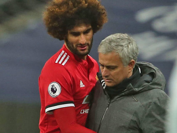 Mourinho bất lực nhìn Fellaini rời MU, đàm phán Roma