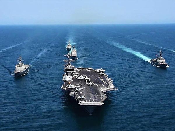 Uy lực của đội tàu sân bay Mỹ sắp đến Việt Nam