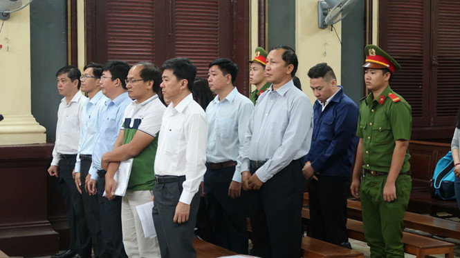 Vụ Navibank: Bị cáo đòi phóng viên trình văn bản cho phép tác nghiệp