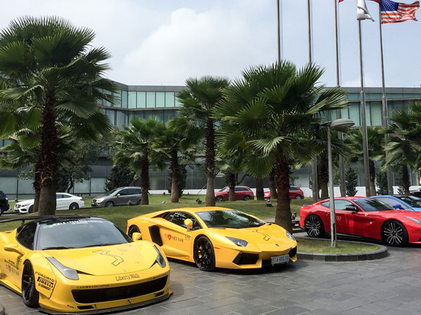 Dàn siêu xe triệu USD đổ bộ Hà Nội chuẩn bị cho Car & Passion