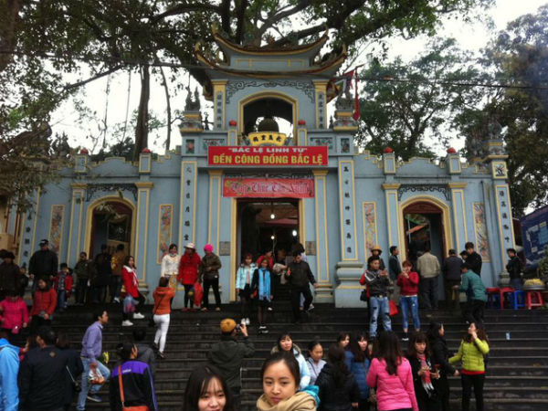 Người đi lễ cần biết cầu gì ở chùa, xin gì ở đền?