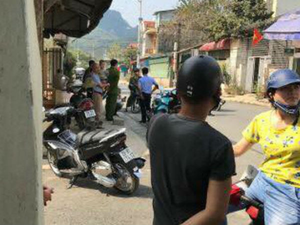 Thầy giáo bị phát hiện đưa nữ sinh vào nhà nghỉ tâm sự