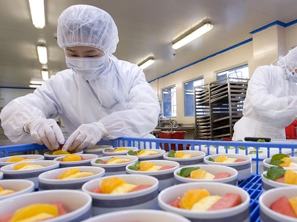 Thu hơn tỷ đồng mỗi ngày nhờ độc quyền bán suất ăn trên máy bay
