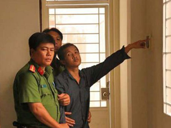 Hành trình truy tìm kẻ hiếp dâm có hình xăm bông hồng