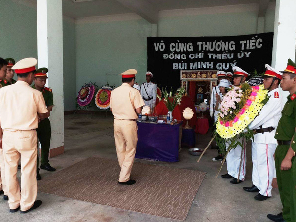 Lễ truy điệu thượng sĩ cứu người hy sinh đẫm nước mắt