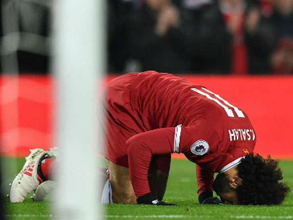 Salah vượt thành tích Suarez, Liverpool leo lên nhì bảng