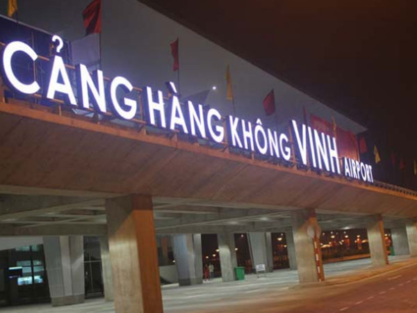 Thanh niên tâm thần vượt rào an ninh trèo lên máy bay sắp đón khách