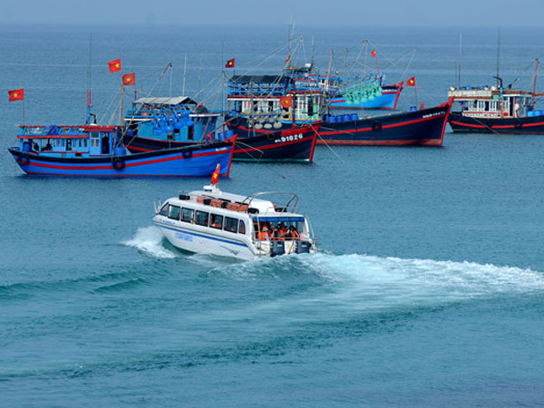 Cháy ca nô du lịch, thuyền trưởng bỏng nặng