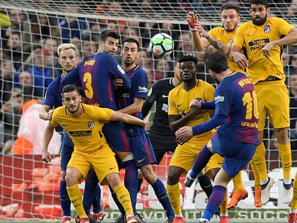 Messi sút phạt ghi bàn, Barca đánh bại Atletico