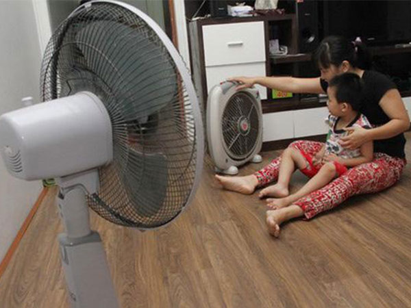 Nhà nồm, đổ mồ hôi thì đừng bật quạt, làm theo 3 cách này đảm bảo nhà khô ngay