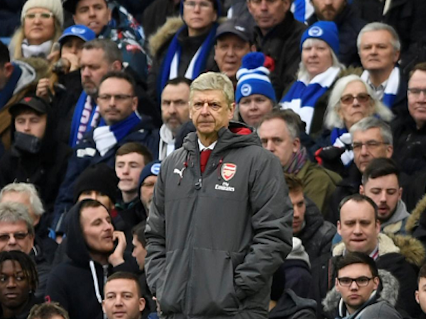 Wenger từ bỏ cuộc đua vào top 4, nhưng không từ chức