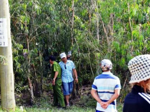 Đã xác định nghi can sát hại dã man 2 bố con trong rừng