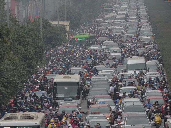 Hà Nội: Ùn tắc kinh hoàng trên đường Vành đai 3, hàng nghìn phương tiện 'chôn chân' từ sáng sớm