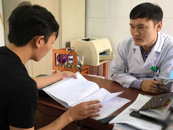 Nam sinh đột nhập máy bay từng dùng ma túy, bị ảo giác