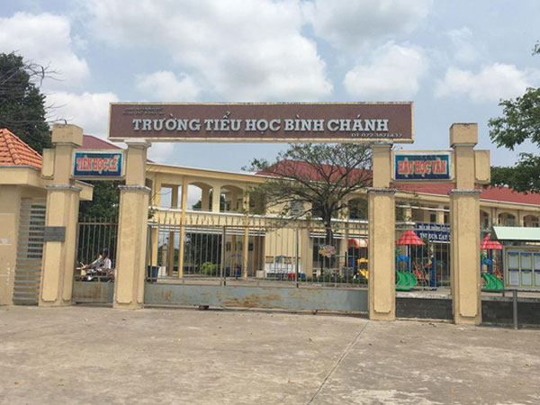 Phụ huynh bị tố bắt cô giáo quỳ: 'Cô N. quỳ 10 phút thì tôi nói ngồi dậy và xin lỗi'