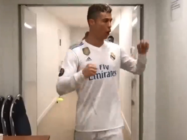 Ronaldo ăn mừng phấn khích sau trận thắng PSG