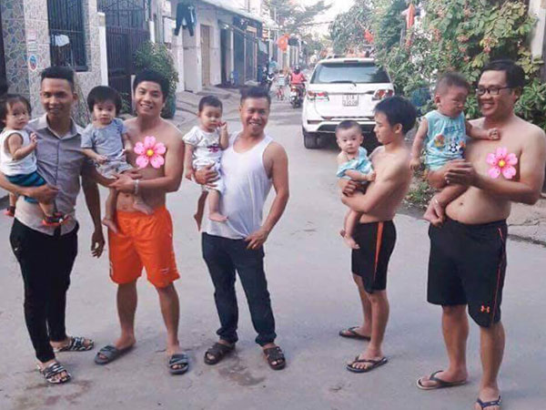 500 anh em ở nhà trông con ngày 8/3 với lời thề đảm đang chăm ngoan không thụt két trong 364 ngày còn lại