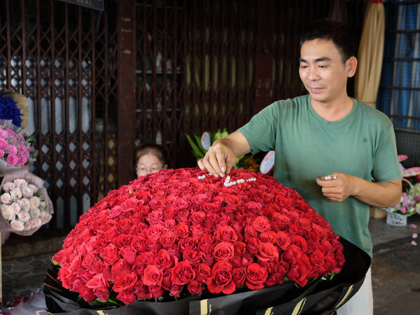 Chợ hoa Sài Gòn trắng đêm chuẩn bị cho 8/3