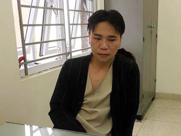 Cô gái trong vụ ca sĩ Châu Việt Cường ra trình diện