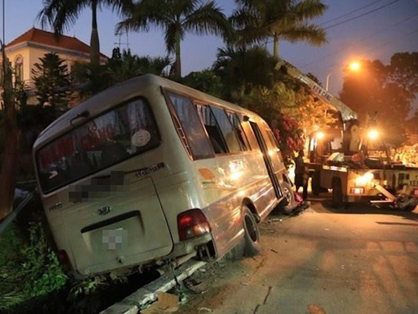 Khởi tố vụ xe khách tông chết 2 cháu bé gây xôn xao dư luận