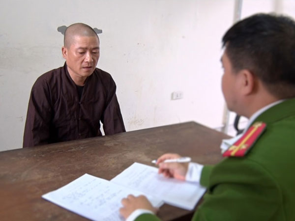 'Nhà sư' ghé vào quán nước chôm điện thoại rồi bỏ chạy