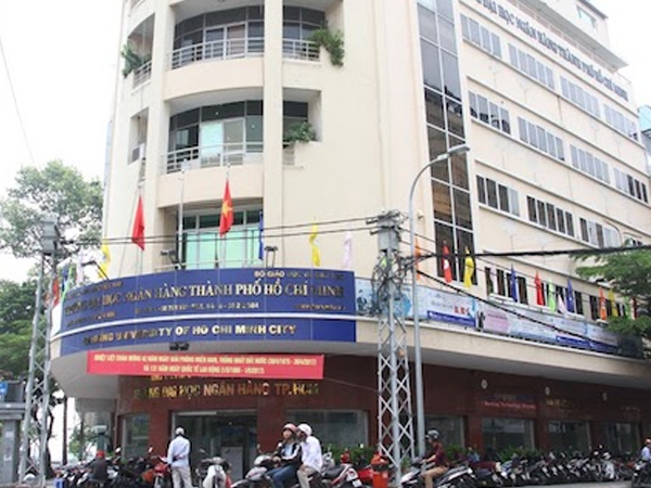 Cảnh cáo, không tái bổ nhiệm hiệu trưởng ĐH Ngân hàng TP.HCM