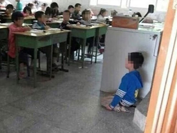 Cô giáo bắt học sinh quỳ có phạm tội làm nhục người khác?