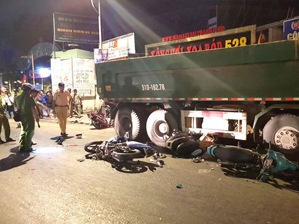 Khởi tố tài xế xe ben tông nhiều người ở Sài Gòn