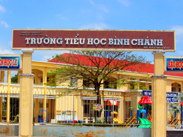Nam phụ huynh vụ cô giáo quỳ xin lỗi bị đề nghị cảnh cáo