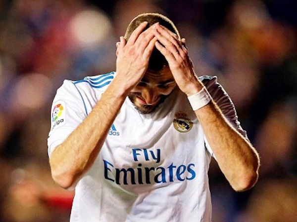 Real muốn đổi Benzema lấy Bellerin