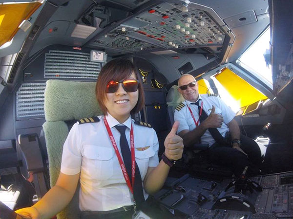 Từ giáo viên tiếng Anh thành nữ cơ phó đầu tiên của Vietjet