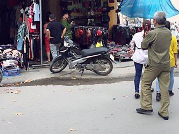 Vụ dùng búa đánh bạn gái tử vong: Mẹ nghi phạm khóc ngất khi hay tin