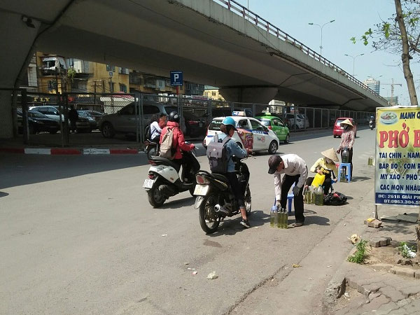 40.000đ/ nửa lít xăng, dân vẫn chấp nhận mua